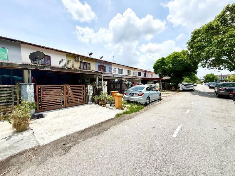 2-storey Terraced House for Sale in Bandar Rinching Seksyen 1 (Semenyih) - Azli Ibrahim - Exterior - PropertyGuru.com.my