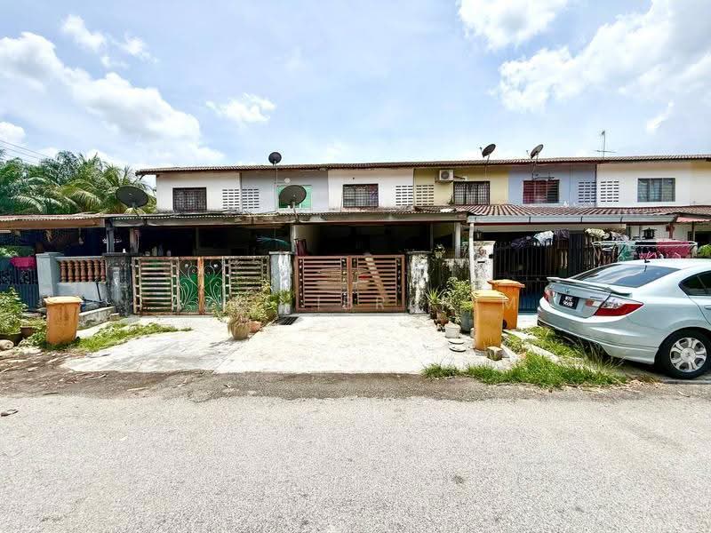 2-storey Terraced House for Sale in Bandar Rinching Seksyen 1 (Semenyih) - Azli Ibrahim - Exterior - PropertyGuru.com.my