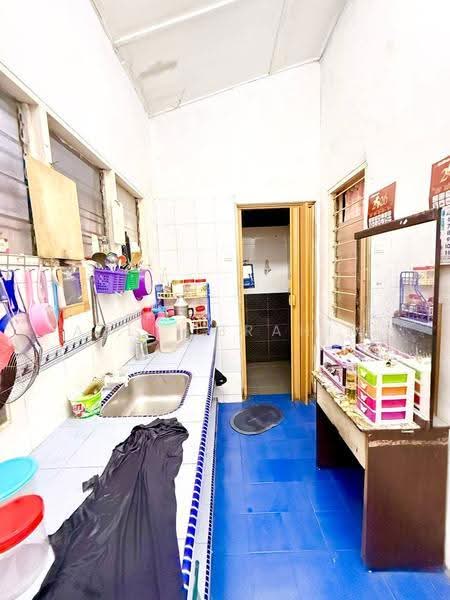 2-storey Terraced House for Sale in Bandar Rinching Seksyen 1 (Semenyih) - Azli Ibrahim - Kitchen - PropertyGuru.com.my
