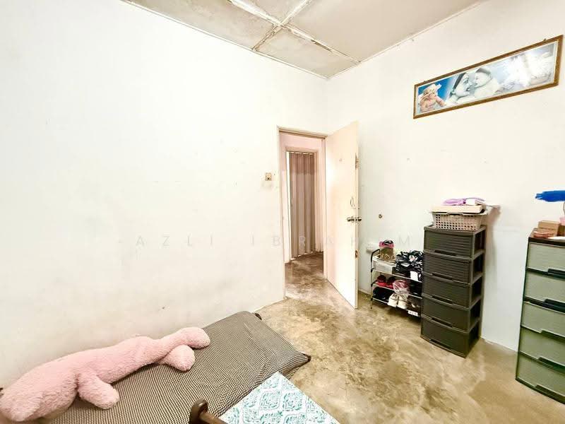 2-storey Terraced House for Sale in Bandar Rinching Seksyen 1 (Semenyih) - Azli Ibrahim - Bedroom - PropertyGuru.com.my