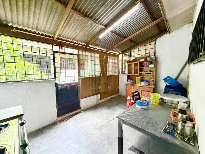 2-storey Terraced House for Sale in Bandar Rinching Seksyen 1 (Semenyih) - Azli Ibrahim - Kitchen - PropertyGuru.com.my