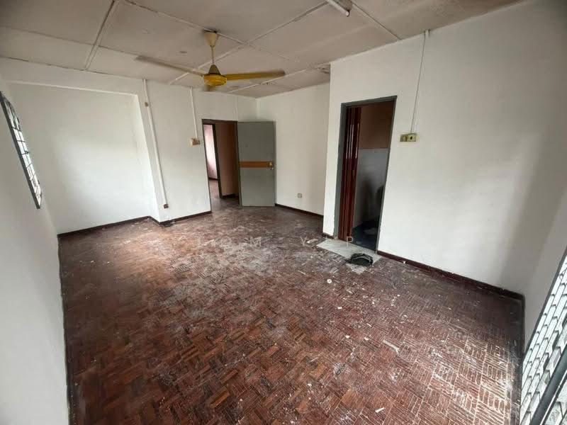 Rumah Teres 2-Tingkat untuk Dijual di Bandar Country Homes (Rawang) - Tom Yip - Living Room - PropertyGuru.com.my