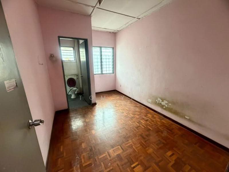 Rumah Teres 2-Tingkat untuk Dijual di Bandar Country Homes (Rawang) - Tom Yip - Bathroom - PropertyGuru.com.my