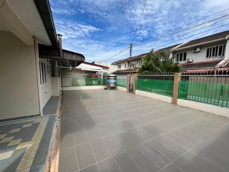 2-storey Terraced House for Rent in Kenny Hill (Kuching) - Lily Ng - Exterior - PropertyGuru.com.my