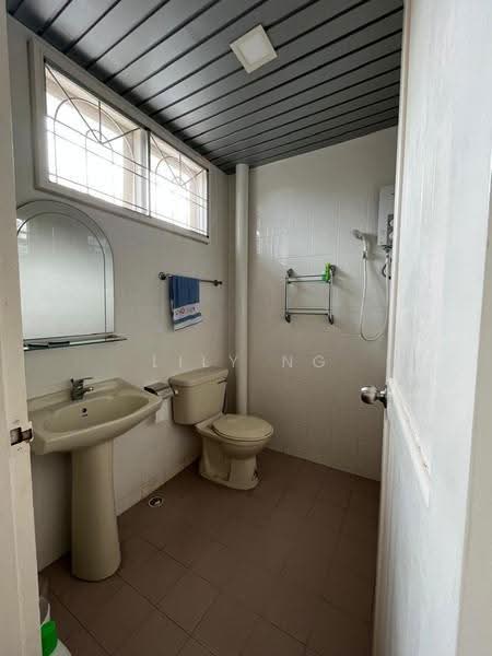 2-storey Terraced House for Rent in Kenny Hill (Kuching) - Lily Ng - Bathroom - PropertyGuru.com.my