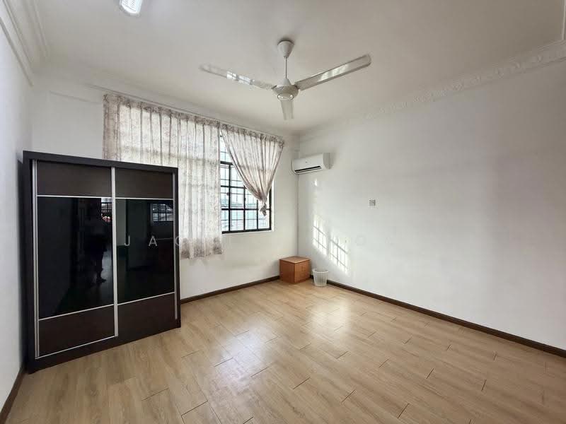 Semi-Detached House for Sale in Kepayan (Kota Kinabalu) - Jacklyn Wong - Bedroom 3 (Upstairs) - PropertyGuru.com.my