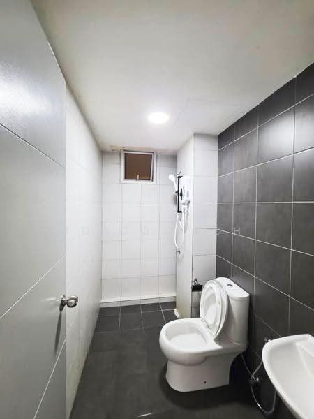 Kondominium untuk Disewa di Fairview Residence - Bosco Teoh - Bathroom - PropertyGuru.com.my