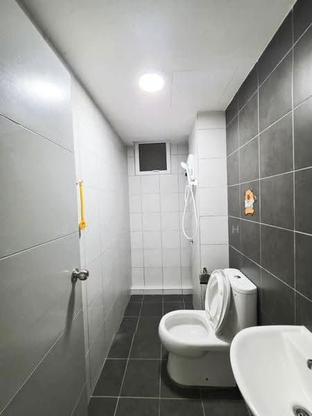 Kondominium untuk Disewa di Fairview Residence - Bosco Teoh - Bathroom - PropertyGuru.com.my