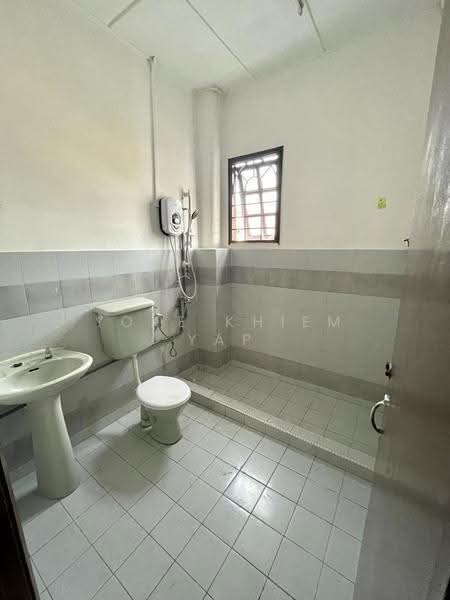 Rumah Teres 2-Tingkat untuk Disewa di Seri Kembangan (Selangor) - Yoke Khiem Yap - Bathroom - PropertyGuru.com.my