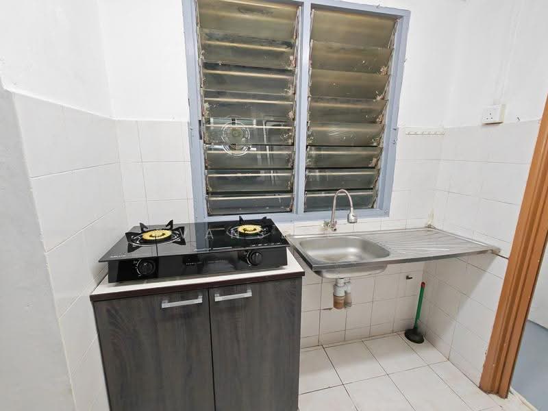 Pangsapuri untuk Disewa di Pangsapuri Vista Serdang - Evanslee . - Kitchen - PropertyGuru.com.my