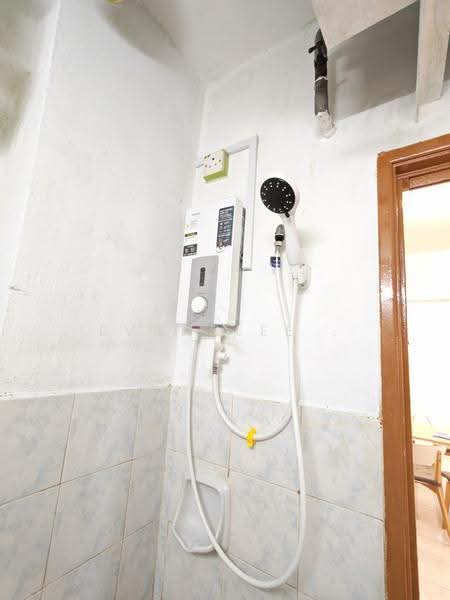 Pangsapuri untuk Disewa di Pangsapuri Vista Serdang - Evanslee . - Bathroom - PropertyGuru.com.my