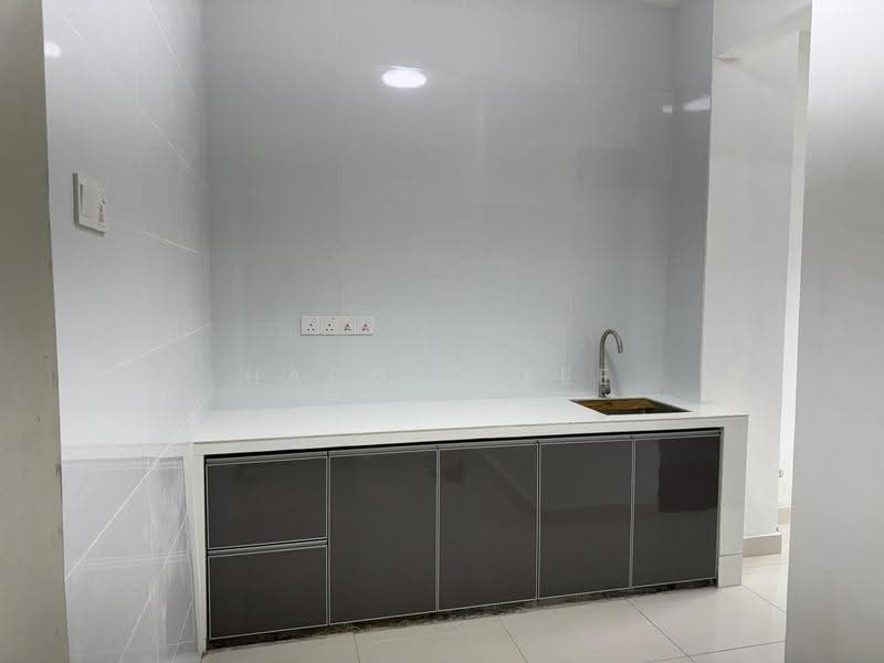 Flat for Sale at Taman Batu Bukit - Harold Lee - Kitchen - PropertyGuru.com.my