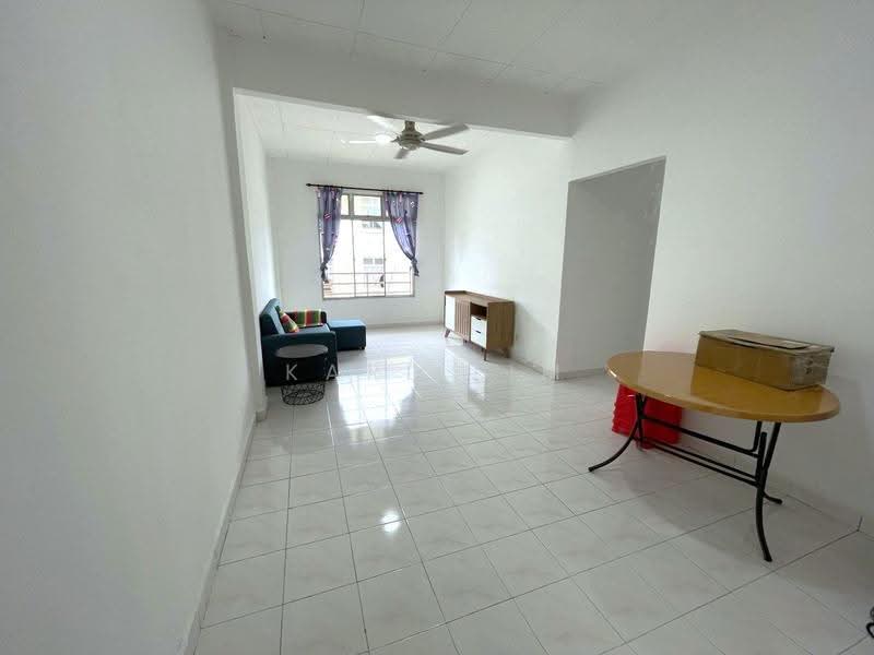 Pangsapuri untuk Dijual di Ria 2 Apartment - Karl Lim - Living Room - PropertyGuru.com.my