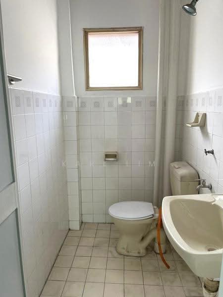 Pangsapuri untuk Dijual di Ria 2 Apartment - Karl Lim - Bathroom - PropertyGuru.com.my
