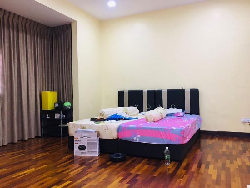 Rumah Berkembar untuk Dijual di Taman Equine (Seri Kembangan) - Aaron Yong - Bedroom - PropertyGuru.com.my