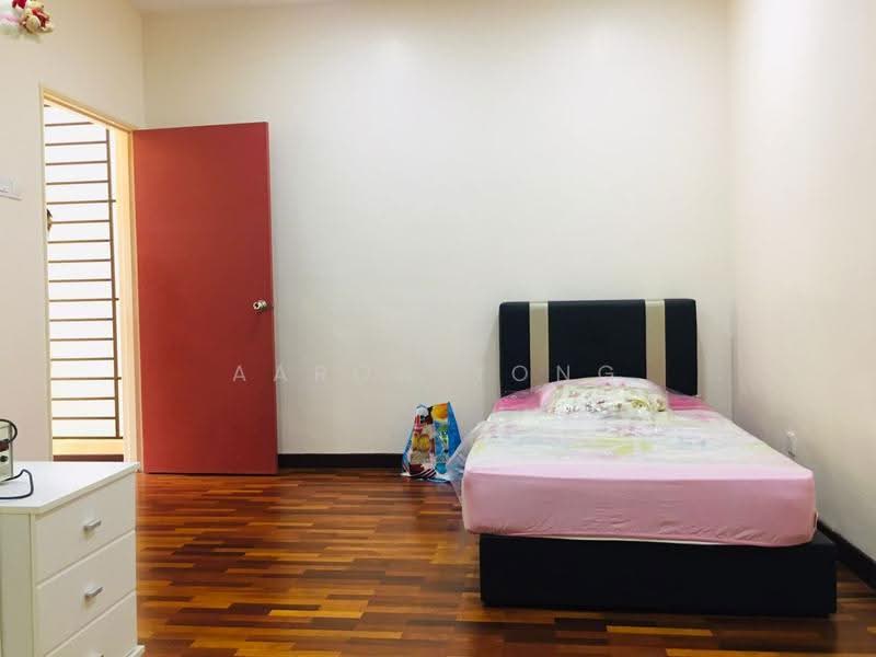 Rumah Berkembar untuk Dijual di Taman Equine (Seri Kembangan) - Aaron Yong - Bedroom - PropertyGuru.com.my