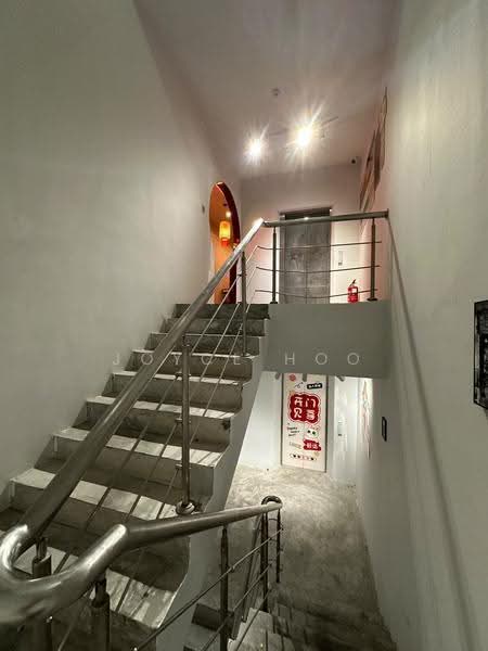 Shop / Office for Rent in Bandar Puteri Puchong (Puchong) - Joyce Hoo - Corridor - PropertyGuru.com.my
