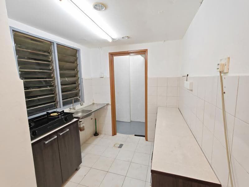 Apartment for Rent at Pangsapuri Vista Serdang - Evanslee . - Kitchen - PropertyGuru.com.my