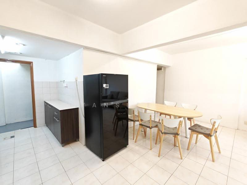 Apartment for Rent at Pangsapuri Vista Serdang - Evanslee . - Kitchen - PropertyGuru.com.my