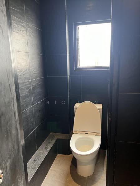 Kedai untuk Disewa di Jalan Sultan Petaling Street (Kuala Lumpur) - Eric Tan - Bathroom - PropertyGuru.com.my