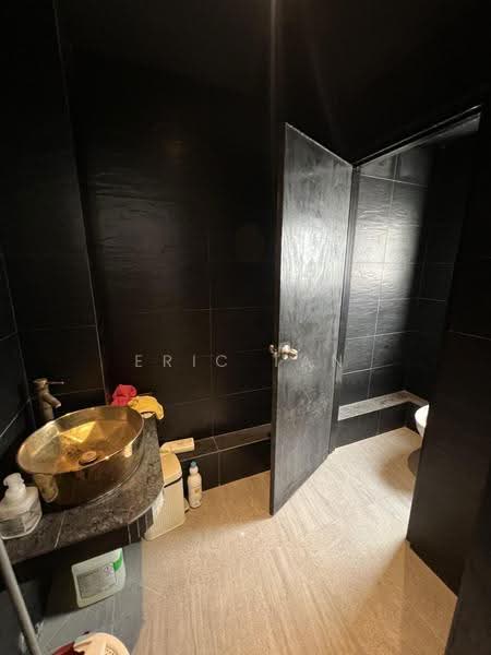 Kedai untuk Disewa di Jalan Sultan Petaling Street (Kuala Lumpur) - Eric Tan - Bathroom - PropertyGuru.com.my