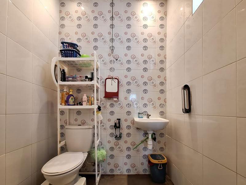 Rumah Teres 1-Tingkat untuk Dijual di Taman Srikandi (Telok Panglima Garang) - Muizz Razak - Bathroom - PropertyGuru.com.my