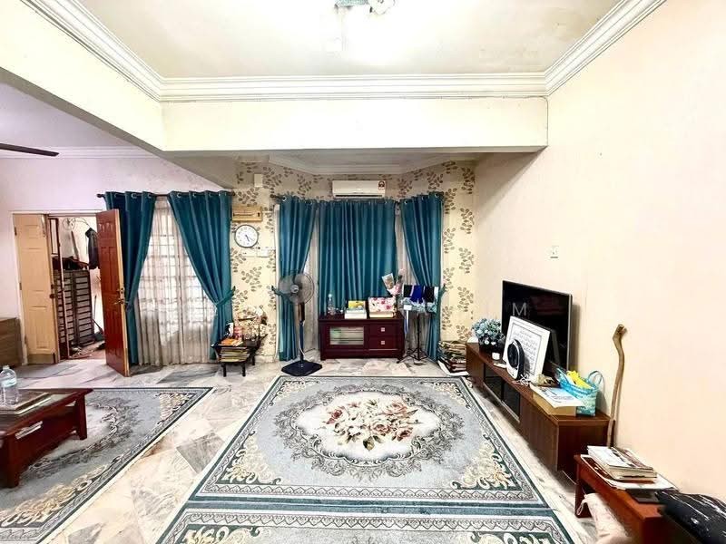 Rumah Teres 2-Tingkat untuk Dijual di Bandar Tun Hussein Onn (Cheras) - Azli Ibrahim - Living Room - PropertyGuru.com.my
