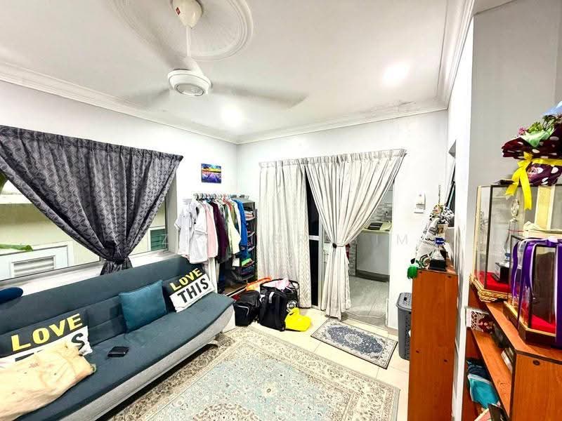 Rumah Teres 2-Tingkat untuk Dijual di Bandar Tun Hussein Onn (Cheras) - Azli Ibrahim - Living Room - PropertyGuru.com.my
