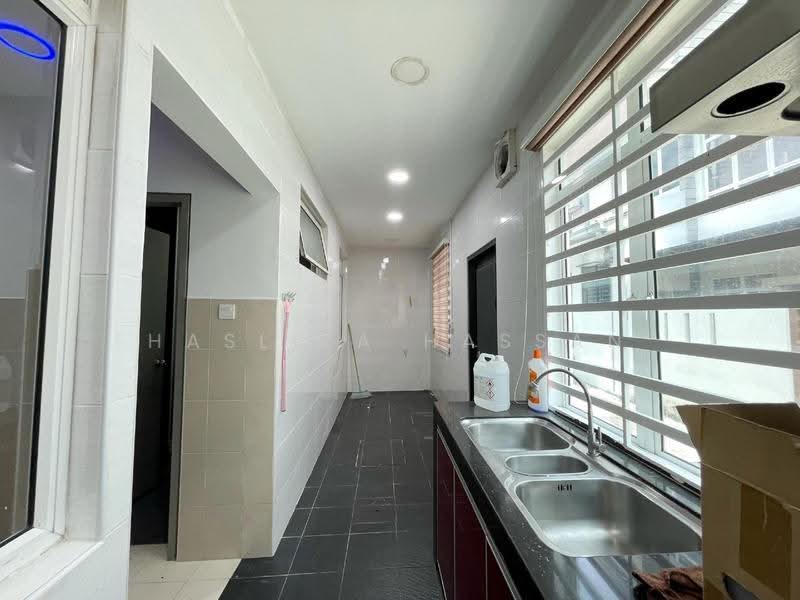 Rumah Teres 2-Tingkat untuk Dijual di TTDI Grove (Kajang) - Hasliza Hassan - Kitchen - PropertyGuru.com.my