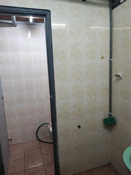Shop / Office for Rent in Taman Connaught (Cheras) - Annie Lee - Bathroom - PropertyGuru.com.my