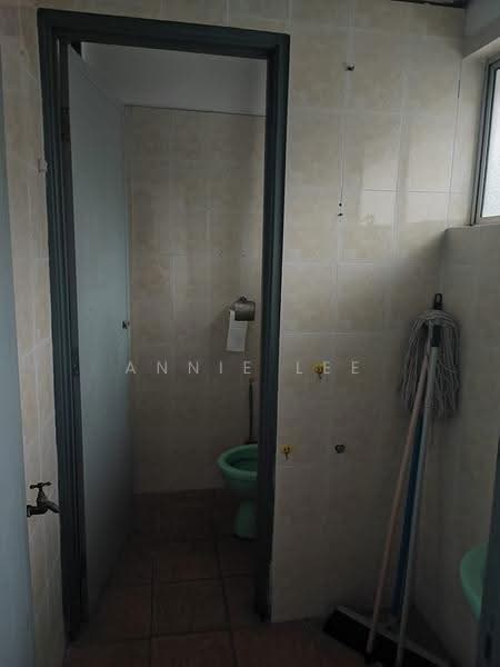 Shop / Office for Rent in Taman Connaught (Cheras) - Annie Lee - Bathroom - PropertyGuru.com.my