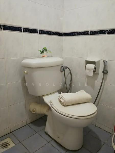 Condominium for Sale at Eden Seaview Condominium - Harold Lee - Bathroom - PropertyGuru.com.my