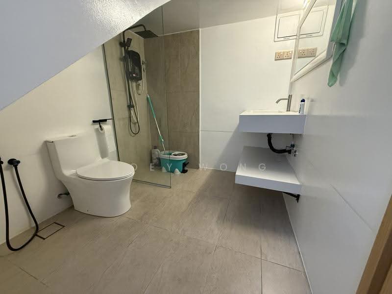 Semi-Detached House for Sale in Taman Overseas Union (Taman Oug) (Jalan Klang Lama (Old Klang Road)) - Joey Wong - Bathroom - PropertyGuru.com.my