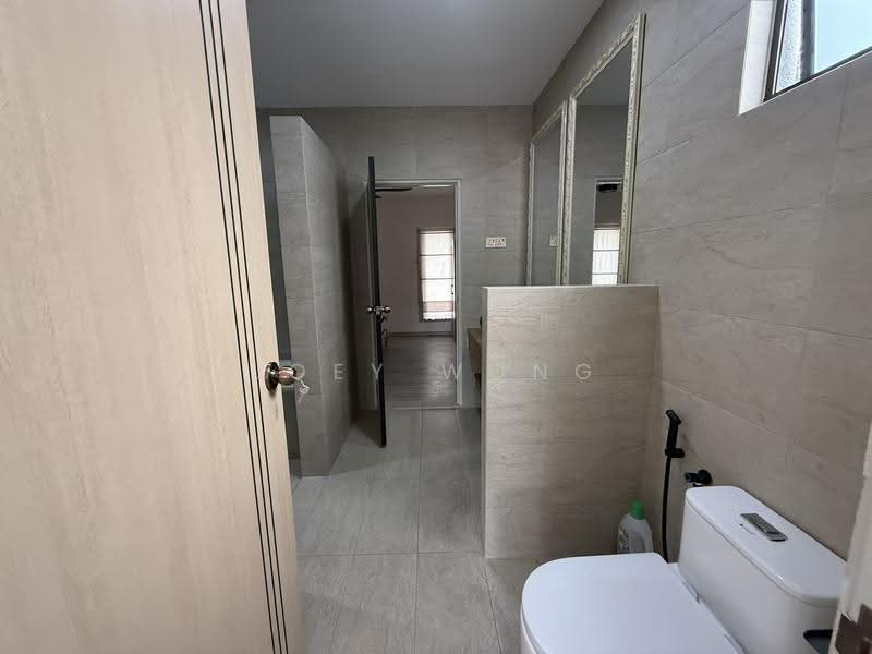 Semi-Detached House for Sale in Taman Overseas Union (Taman Oug) (Jalan Klang Lama (Old Klang Road)) - Joey Wong - Bathroom - PropertyGuru.com.my
