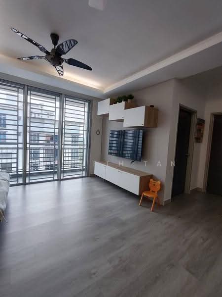 Kediaman Servis untuk Disewa di D'Ambience Residences (Pangsapuri Ikatan Flora) - Kenneth Tan - Living Room - PropertyGuru.com.my