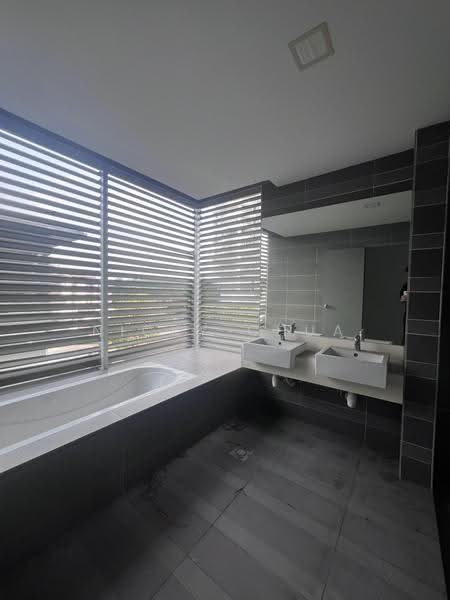 Bungalow House untuk Disewa di Nilai Biggest Corner Lot Bungalow (Nilai) - Nicky Chua - Bathroom - PropertyGuru.com.my