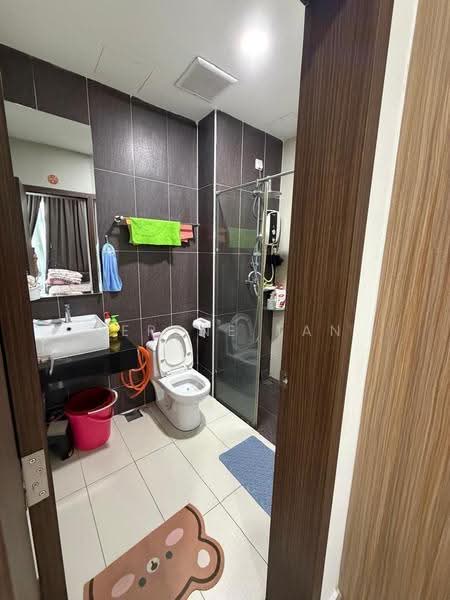 Kediaman Servis untuk Dijual di D'Secret Garden (Pangsapuri Kempas Indah) - Serene Tan - Bathroom - PropertyGuru.com.my