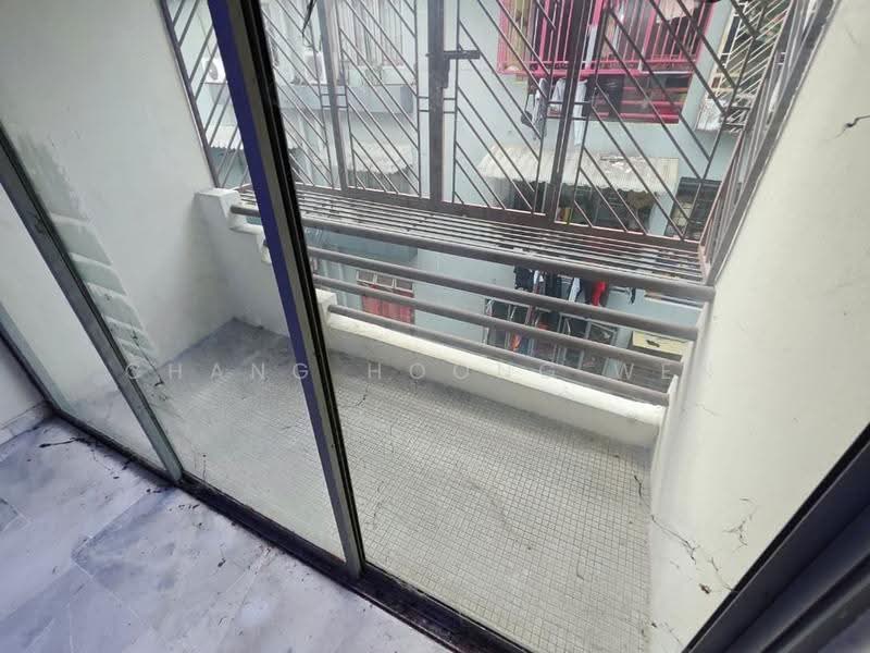 Flat for Sale at Kuchai Entrepreneurs Park - Chang Hoong Wen - Balcony - PropertyGuru.com.my