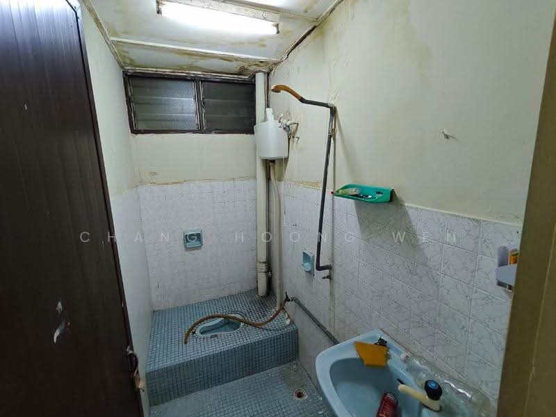 Flat for Sale at Kuchai Entrepreneurs Park - Chang Hoong Wen - Bathroom - PropertyGuru.com.my