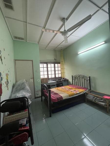 2-storey Terraced House for Sale in Taman Sea (Petaling Jaya) - Angie Chai - Bedroom - PropertyGuru.com.my