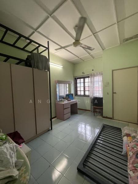 2-storey Terraced House for Sale in Taman Sea (Petaling Jaya) - Angie Chai - Bedroom - PropertyGuru.com.my