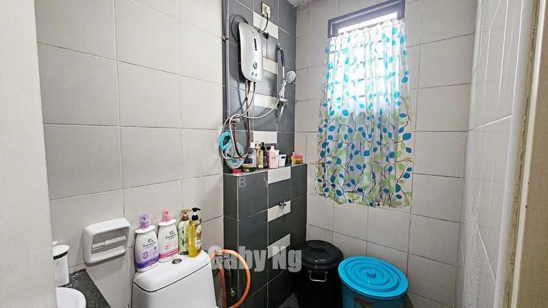Rumah Teres untuk Dijual di Alam Damai (Cheras) - Gaby Ng - Bathroom - PropertyGuru.com.my