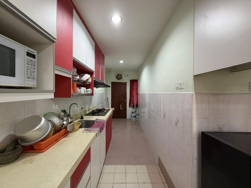 1.5-storey Terraced House for Sale in Bandar Tun Hussein Onn (Cheras) - Michelle Siow - Kitchen - PropertyGuru.com.my