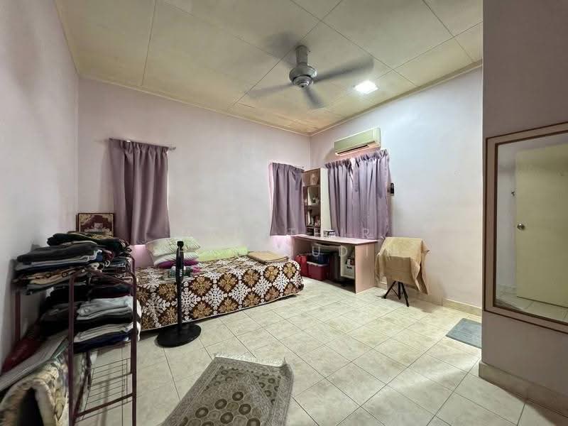 Rumah Teres 2-Tingkat untuk Dijual di Bukit Jelutong (Shah Alam) - Nahathir Shahabudin - Bedroom - PropertyGuru.com.my