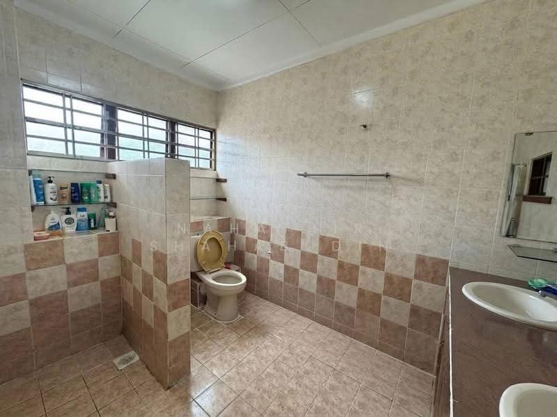 Rumah Teres 2-Tingkat untuk Dijual di Bukit Jelutong (Shah Alam) - Nahathir Shahabudin - Bathroom - PropertyGuru.com.my