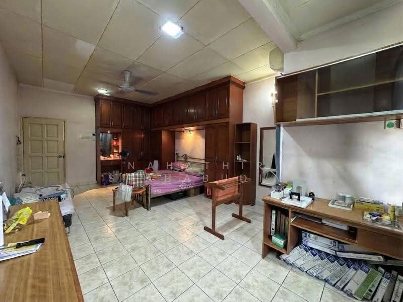 Rumah Teres 2-Tingkat untuk Dijual di Bukit Jelutong (Shah Alam) - Nahathir Shahabudin - Bedroom - PropertyGuru.com.my