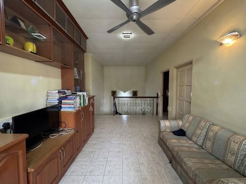 Rumah Teres 2-Tingkat untuk Dijual di Bukit Jelutong (Shah Alam) - Nahathir Shahabudin - Living Room - PropertyGuru.com.my
