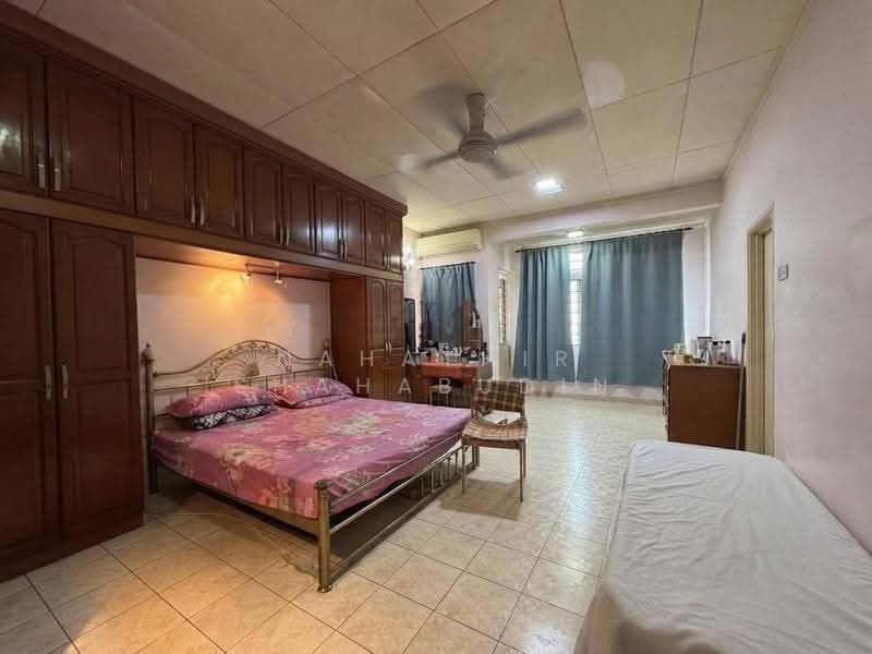 Rumah Teres 2-Tingkat untuk Dijual di Bukit Jelutong (Shah Alam) - Nahathir Shahabudin - Bedroom - PropertyGuru.com.my