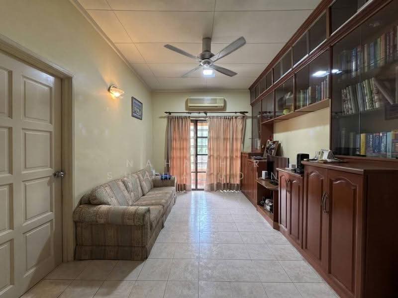 Rumah Teres 2-Tingkat untuk Dijual di Bukit Jelutong (Shah Alam) - Nahathir Shahabudin - Living Room - PropertyGuru.com.my