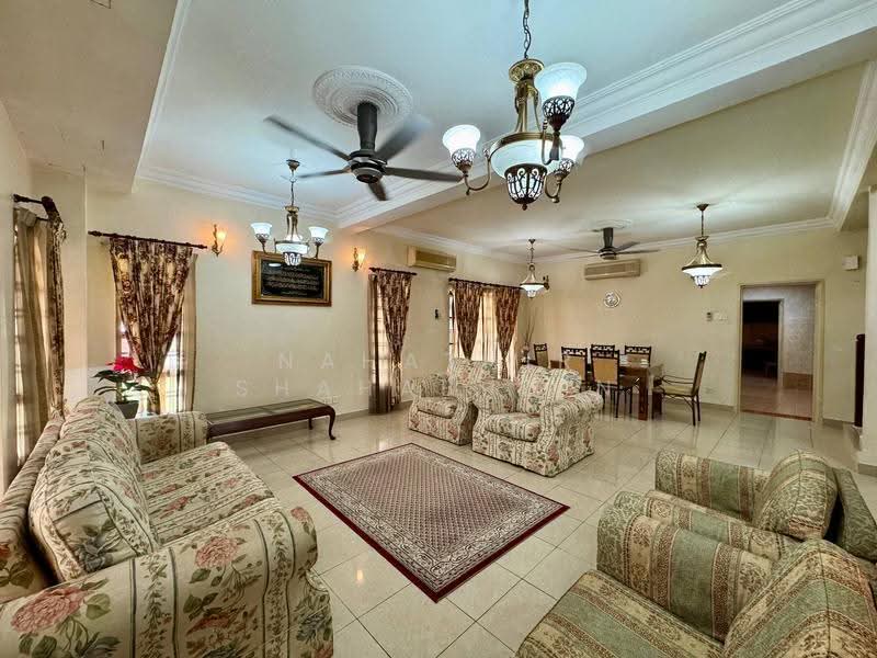 Rumah Teres 2-Tingkat untuk Dijual di Bukit Jelutong (Shah Alam) - Nahathir Shahabudin - Living Room - PropertyGuru.com.my